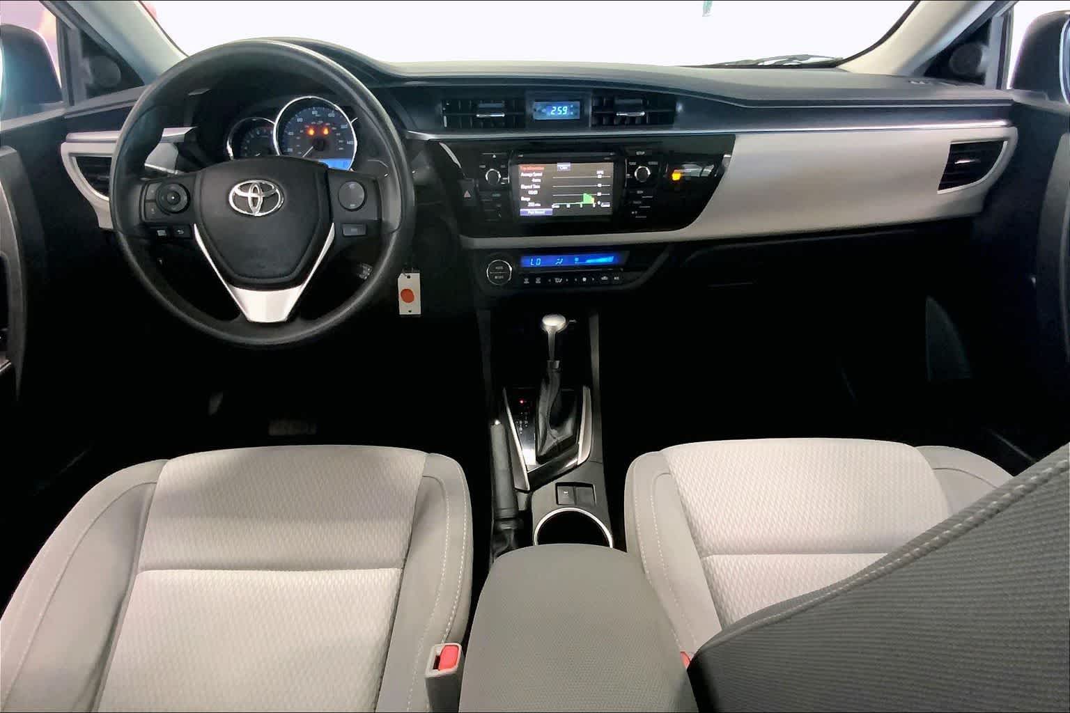Thumbnail: 2015 Toyota Corolla - 9