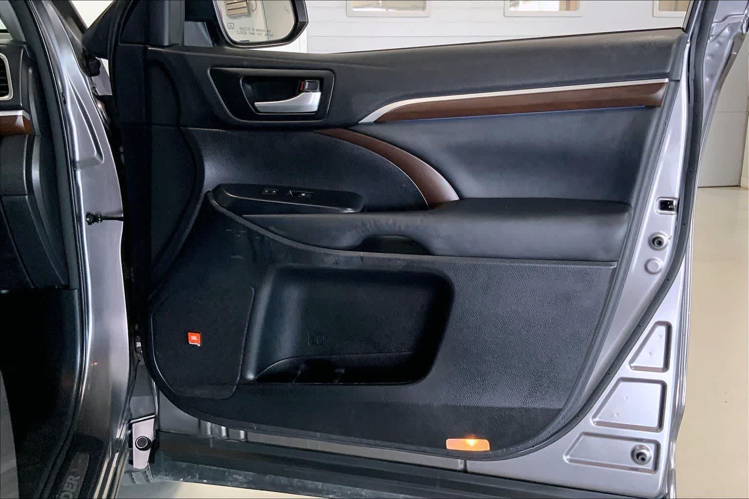 Thumbnail: 2015 Toyota Highlander - 26