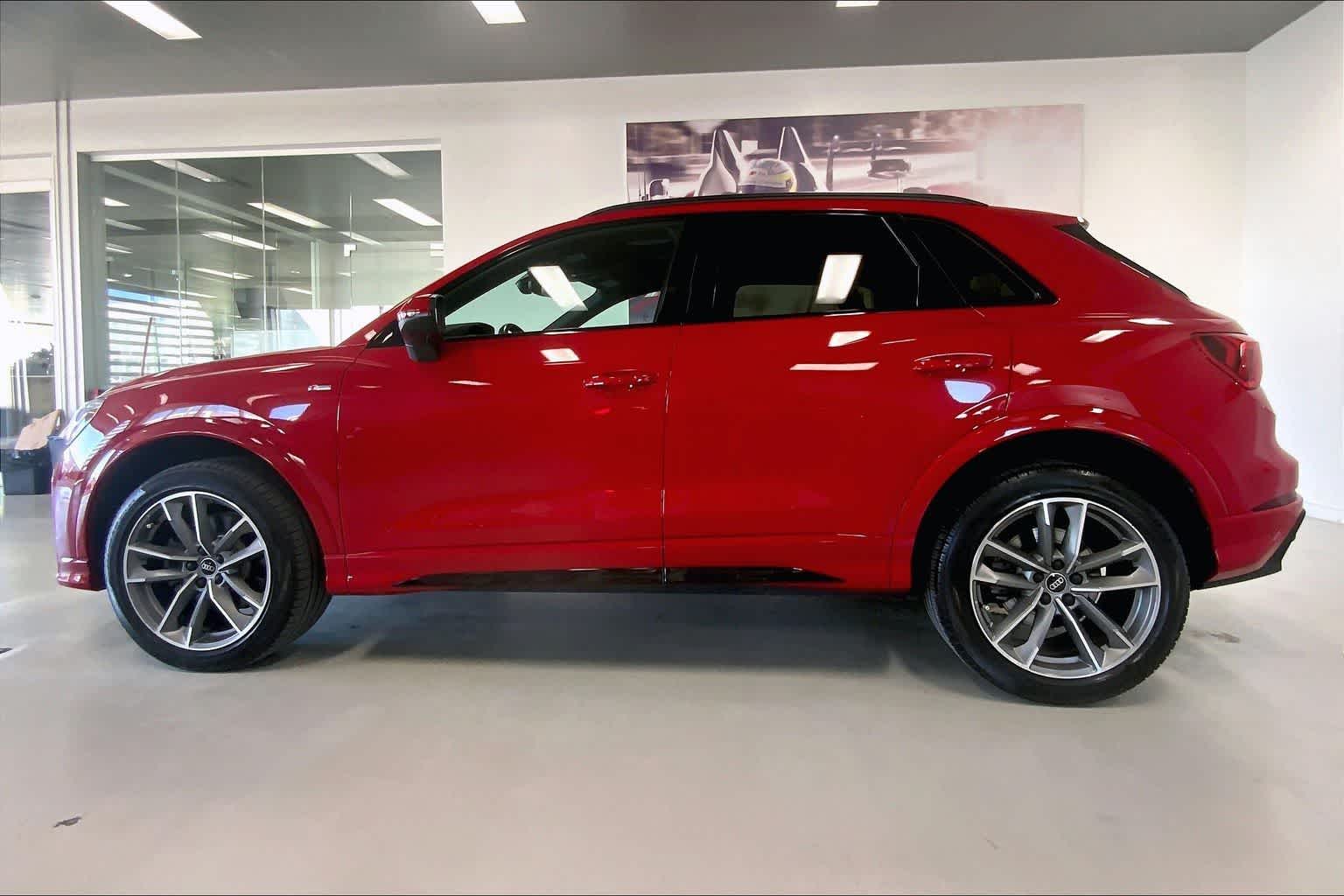 Thumbnail: 2023 Audi Q3 - 3