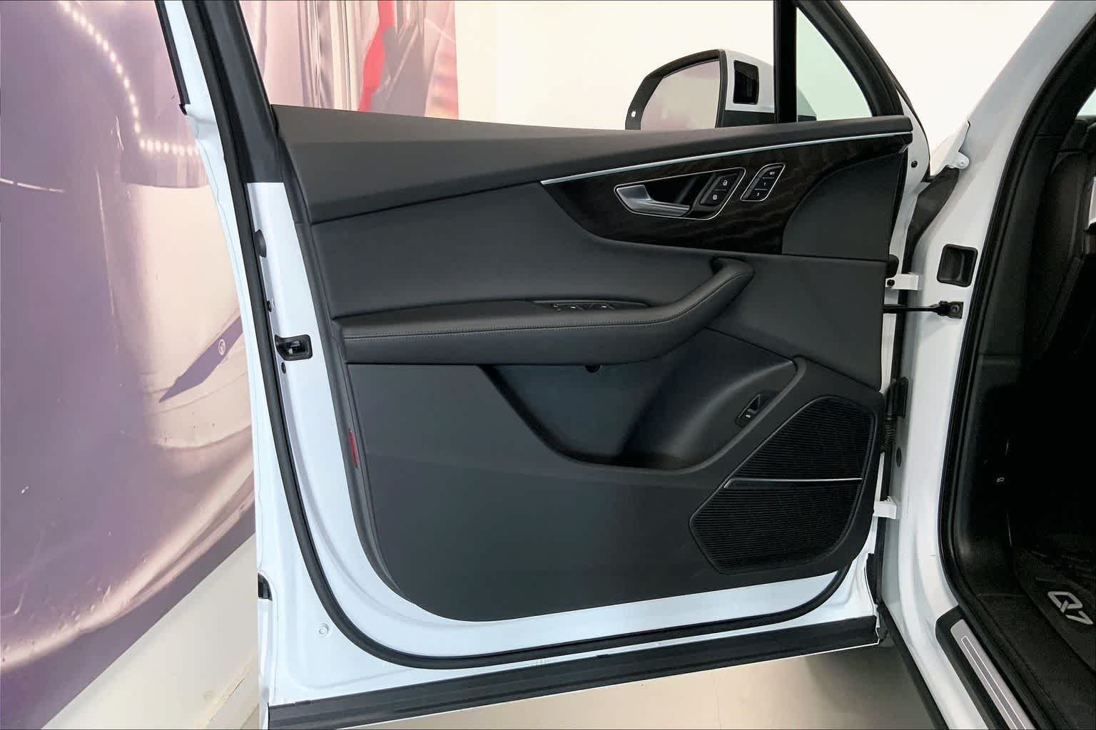 Thumbnail: 2023 Audi Q7 - 25