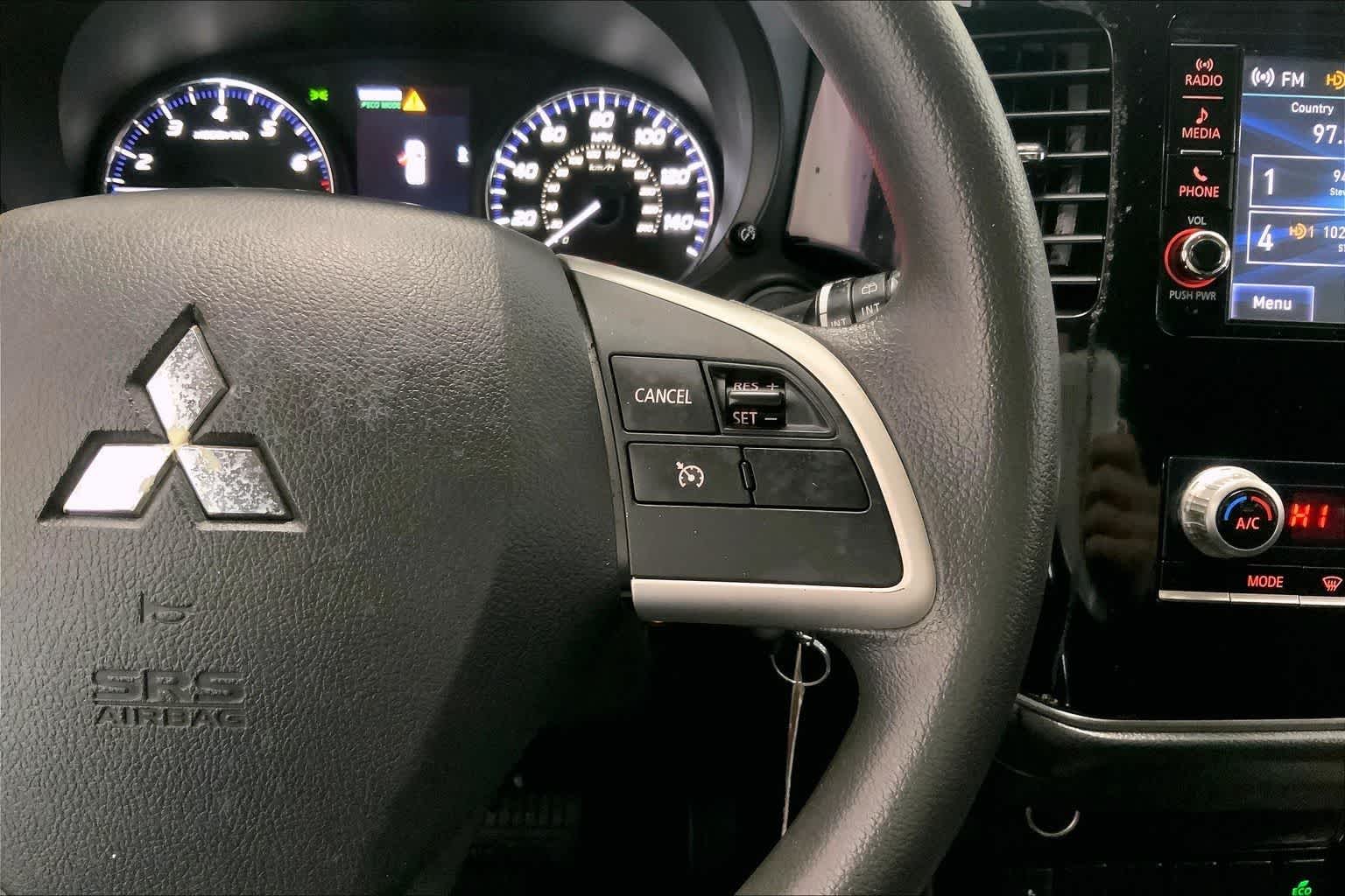 Thumbnail: 2020 Mitsubishi Outlander - 22