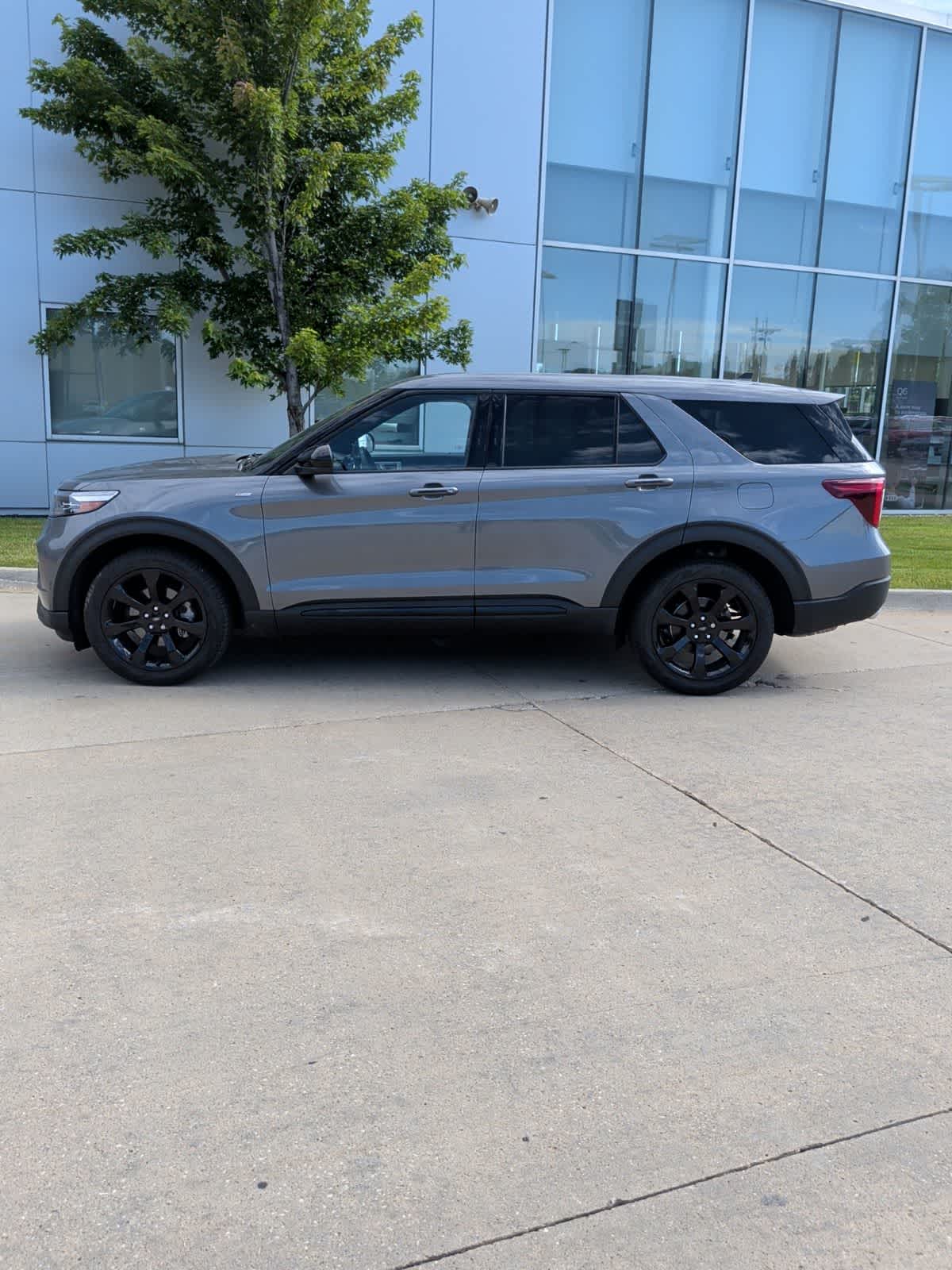 Thumbnail: 2022 Ford Explorer - 3