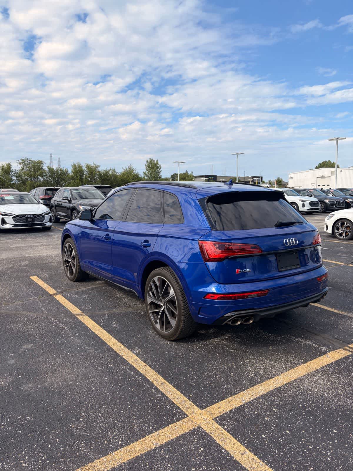 Thumbnail: 2023 Audi SQ5 - 3