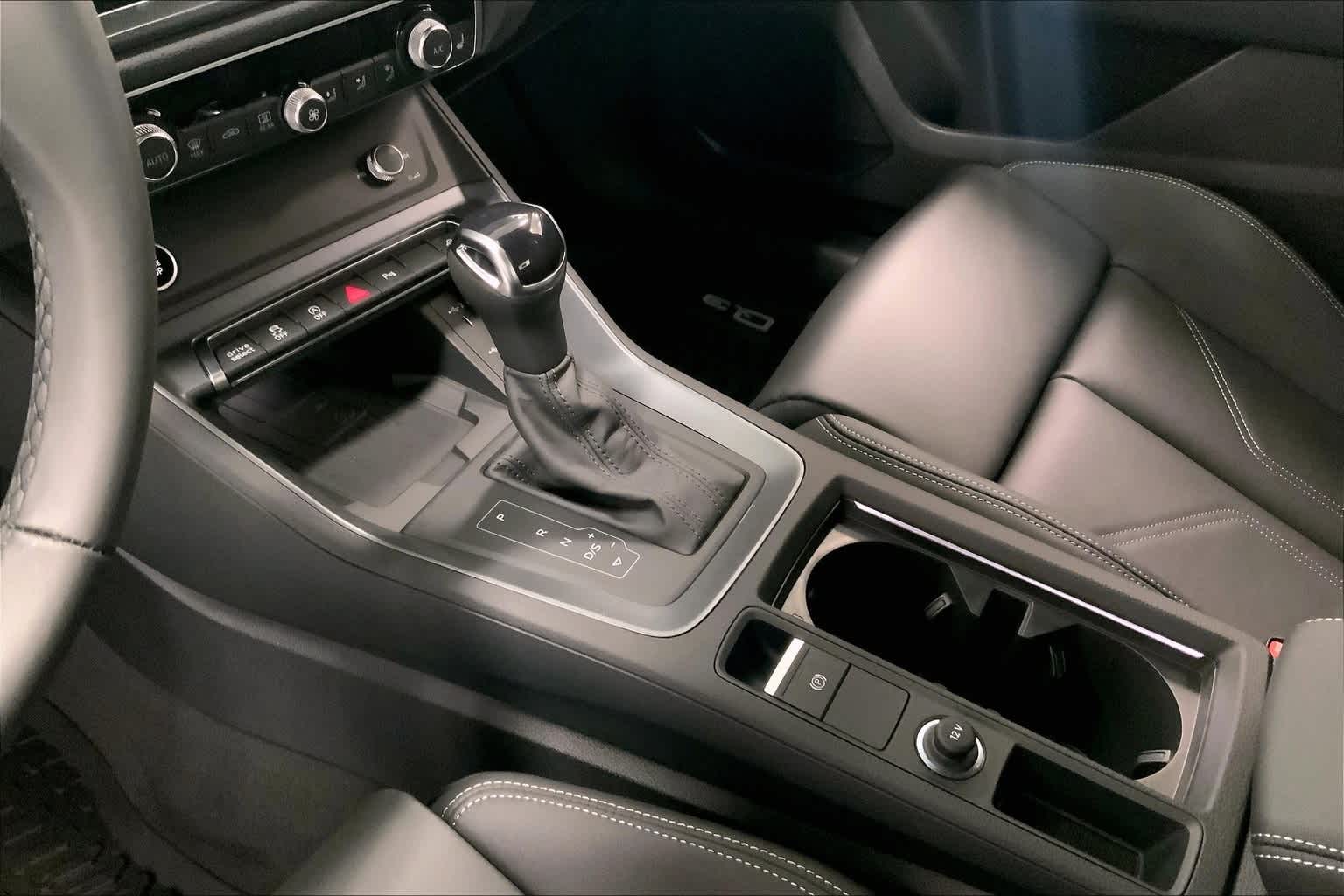 Thumbnail: 2025 Audi Q3 - 16