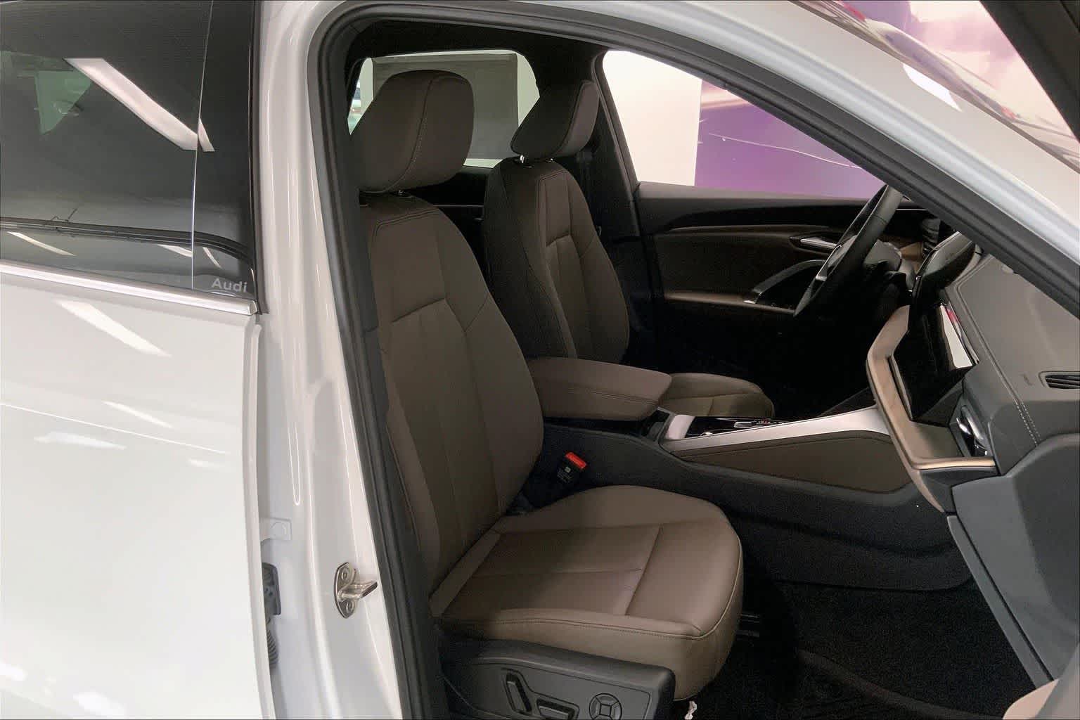 Thumbnail: 2025 Audi Q5 - 12