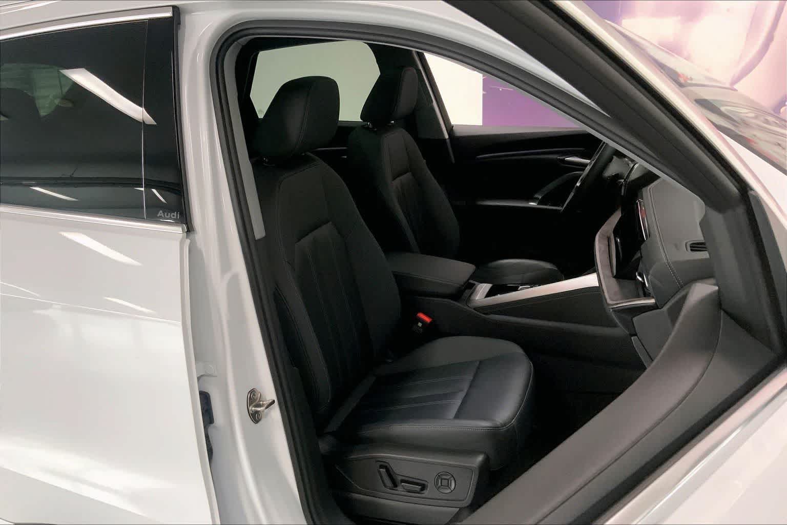 Thumbnail: 2025 Audi Q5 - 12