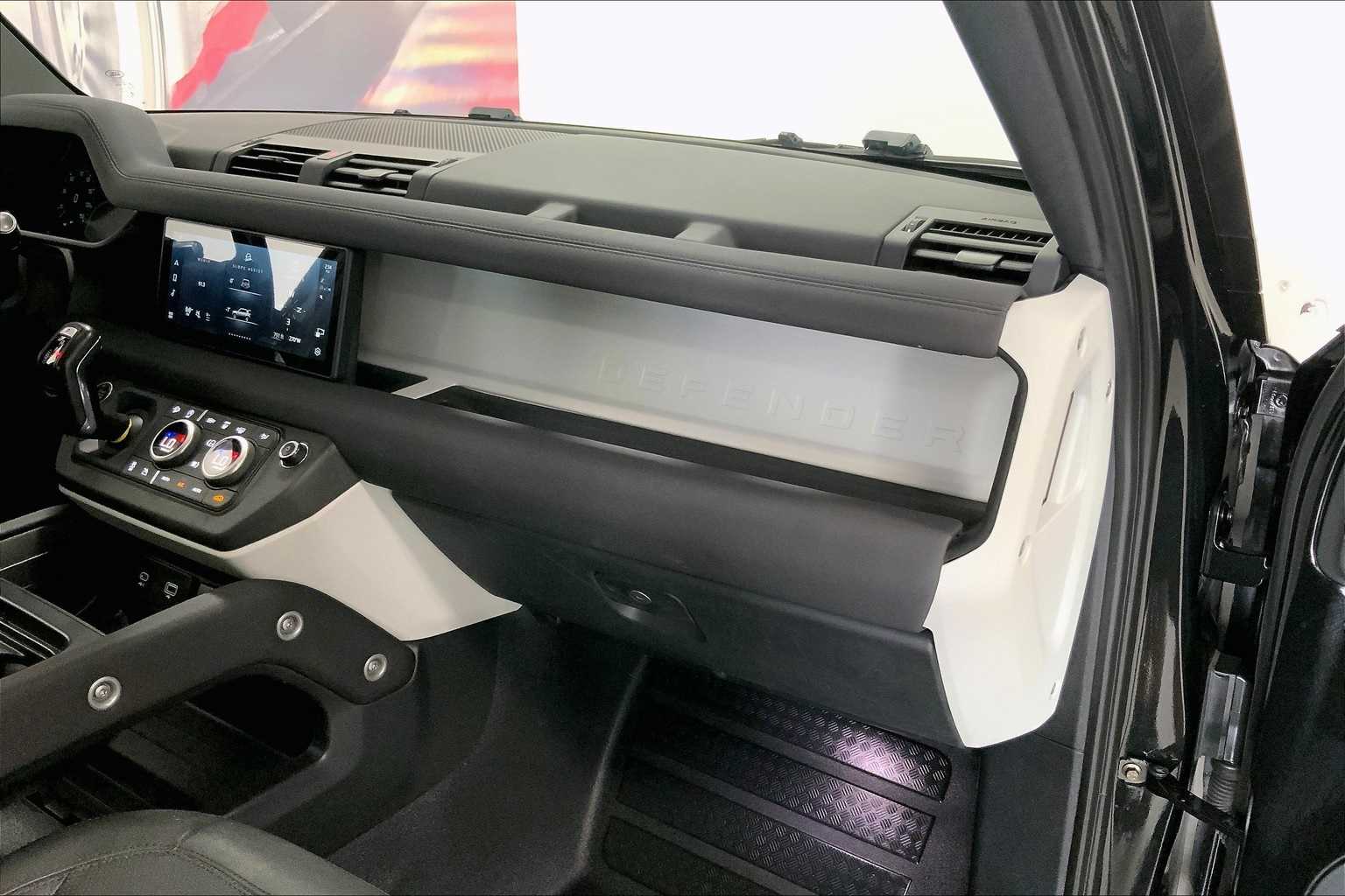 Thumbnail: 2022 Land Rover Defender - 20