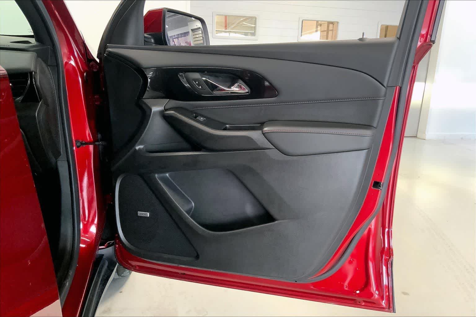 Thumbnail: 2023 Chevrolet Traverse - 26