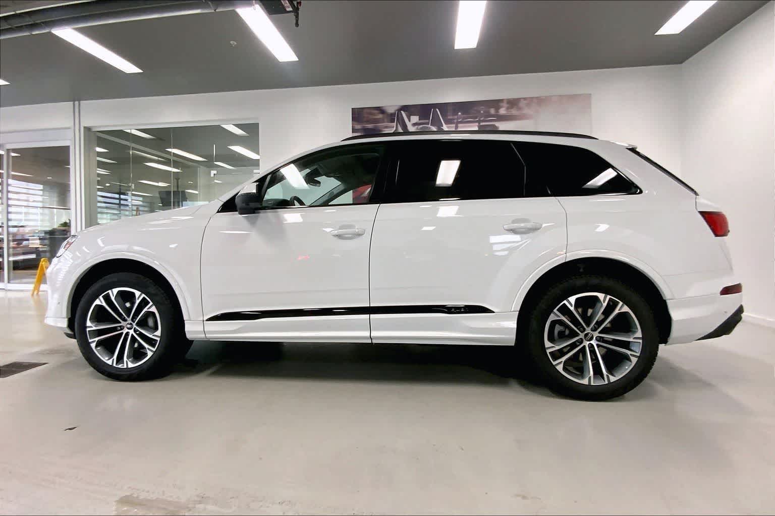 Thumbnail: 2026 Audi Q7 - 3