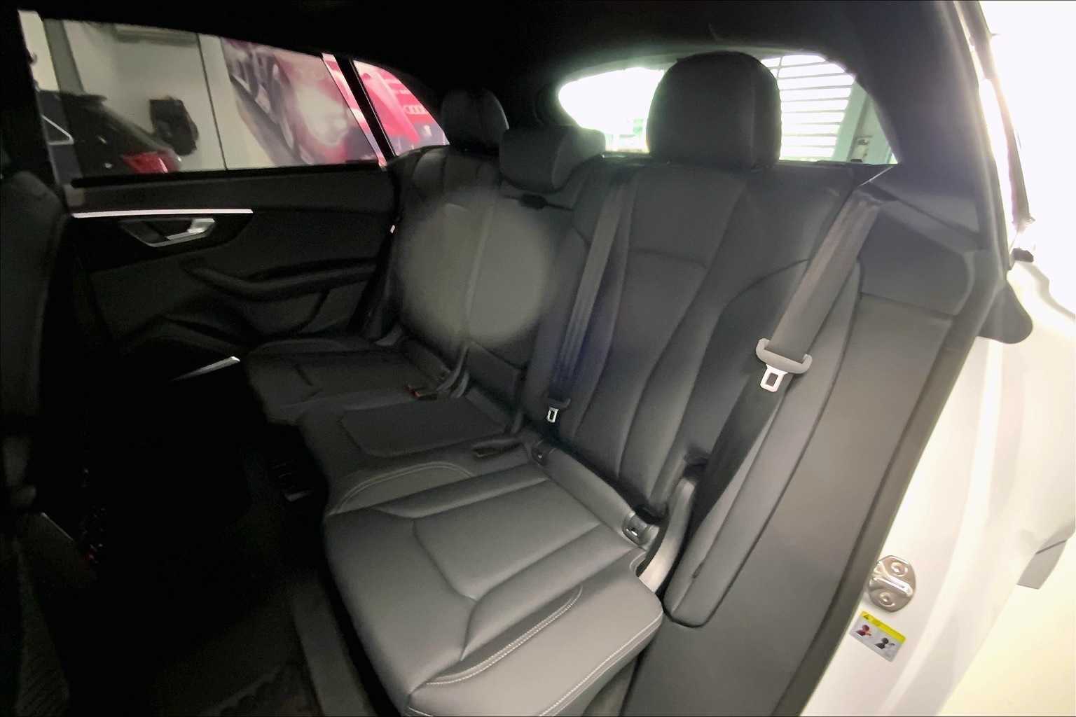 Thumbnail: 2025 Audi Q8 - 13