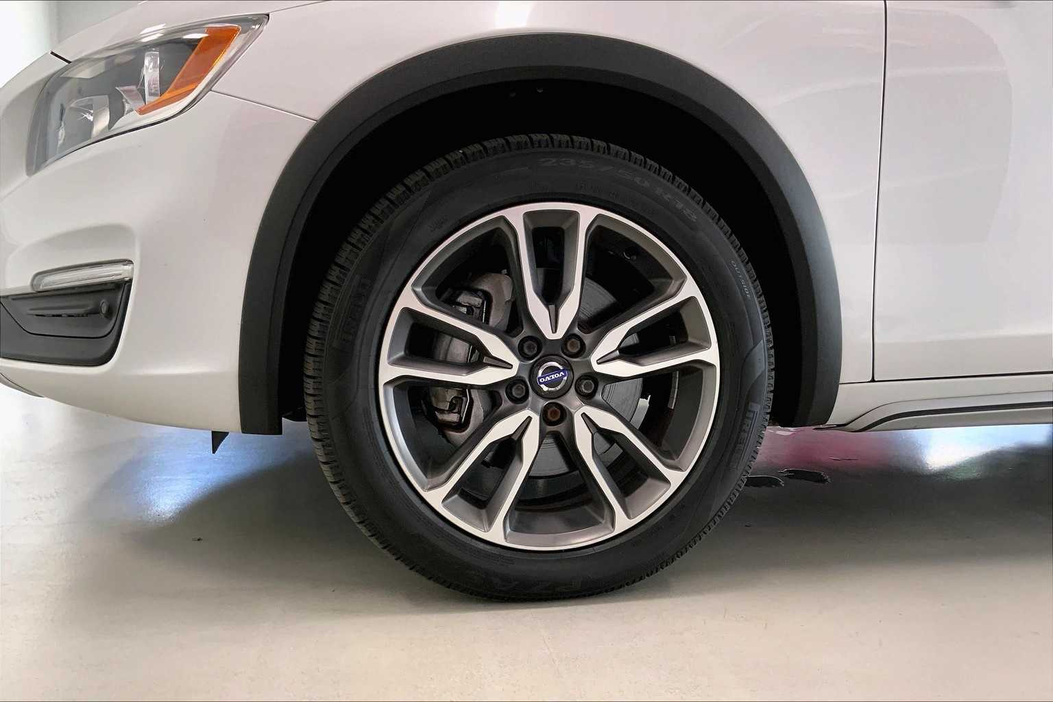 Thumbnail: 2018 Volvo S60 - 8