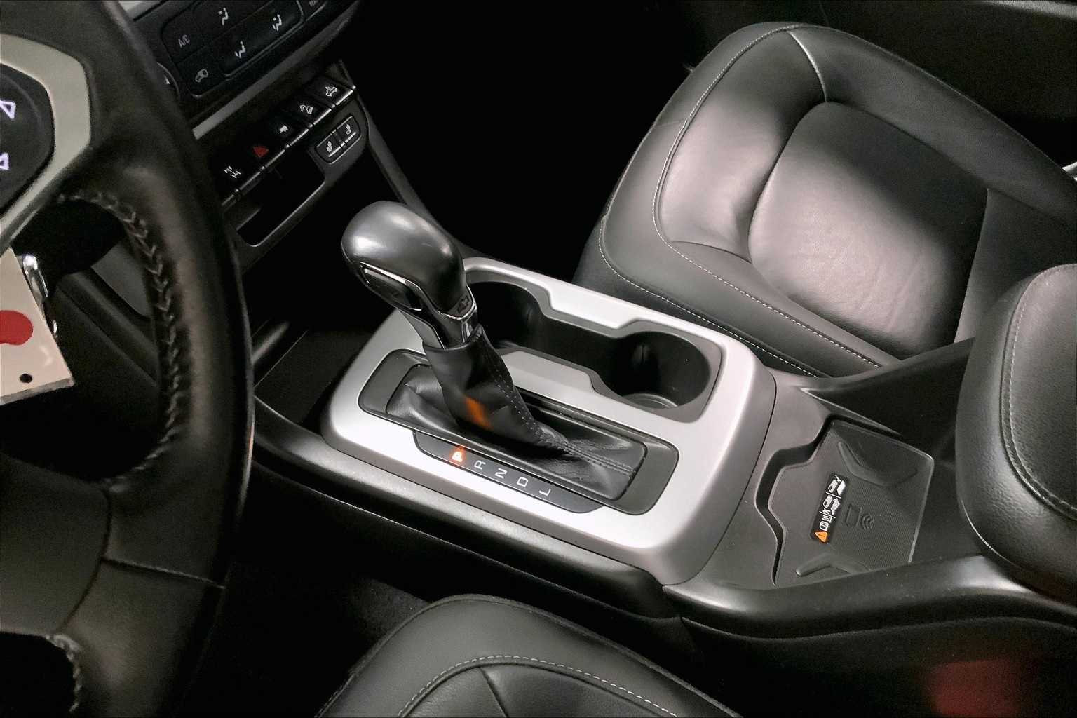 Thumbnail: 2022 Chevrolet Colorado - 15