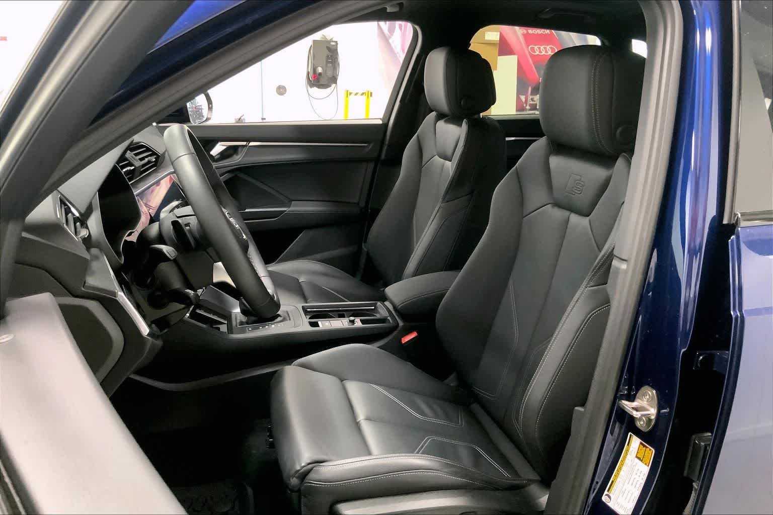 Thumbnail: 2025 Audi Q3 - 9