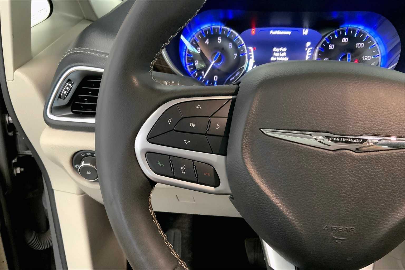 2023 Chrysler Pacifica Limited 23