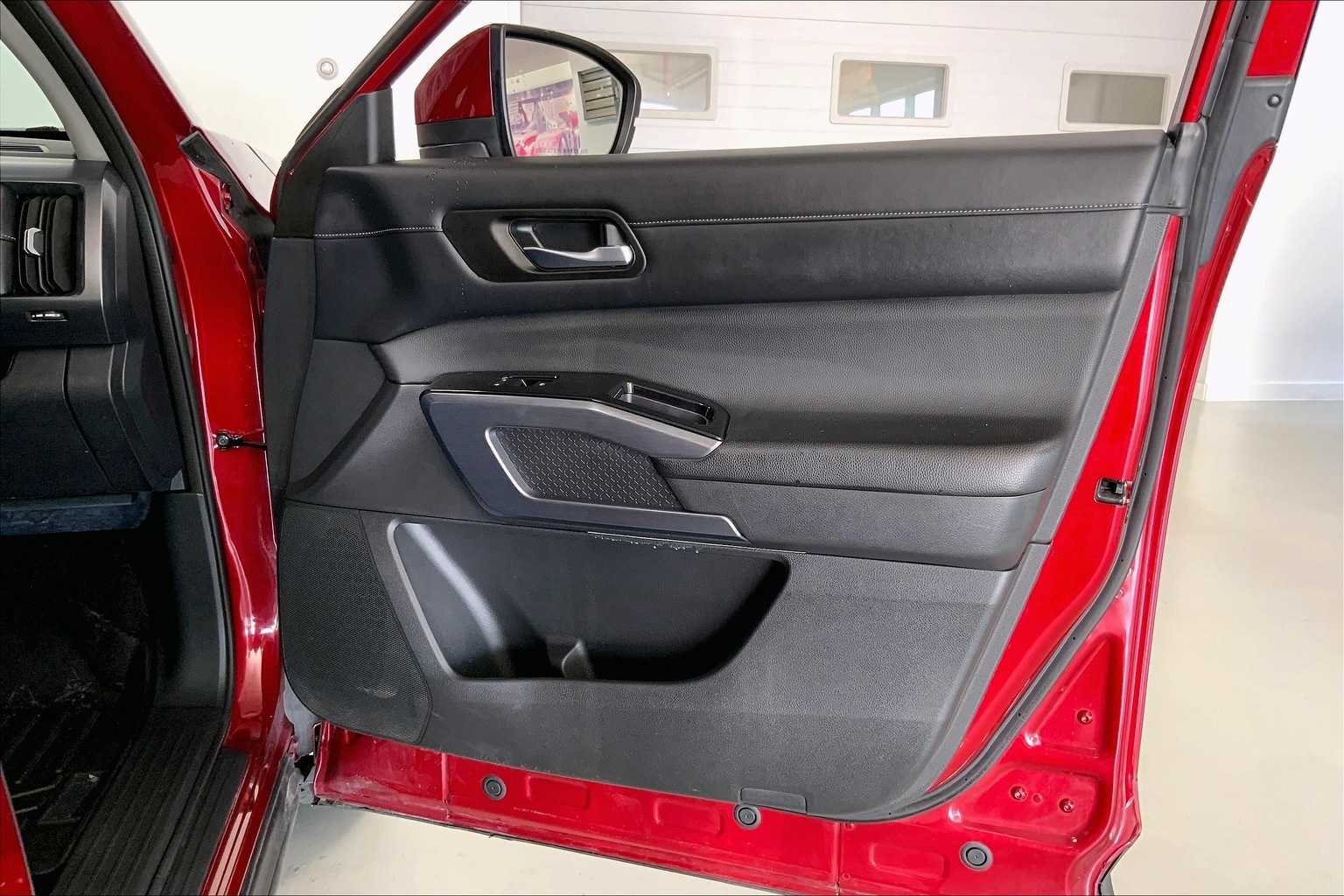 Thumbnail: 2023 Nissan Pathfinder - 25