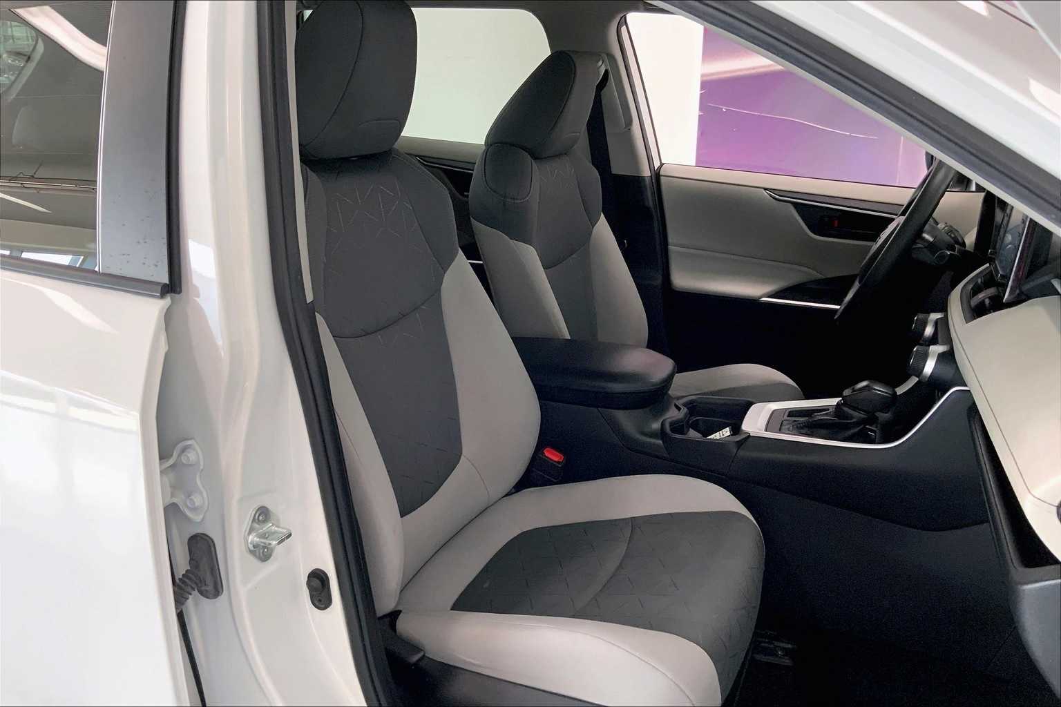 Thumbnail: 2021 Toyota RAV4 - 11