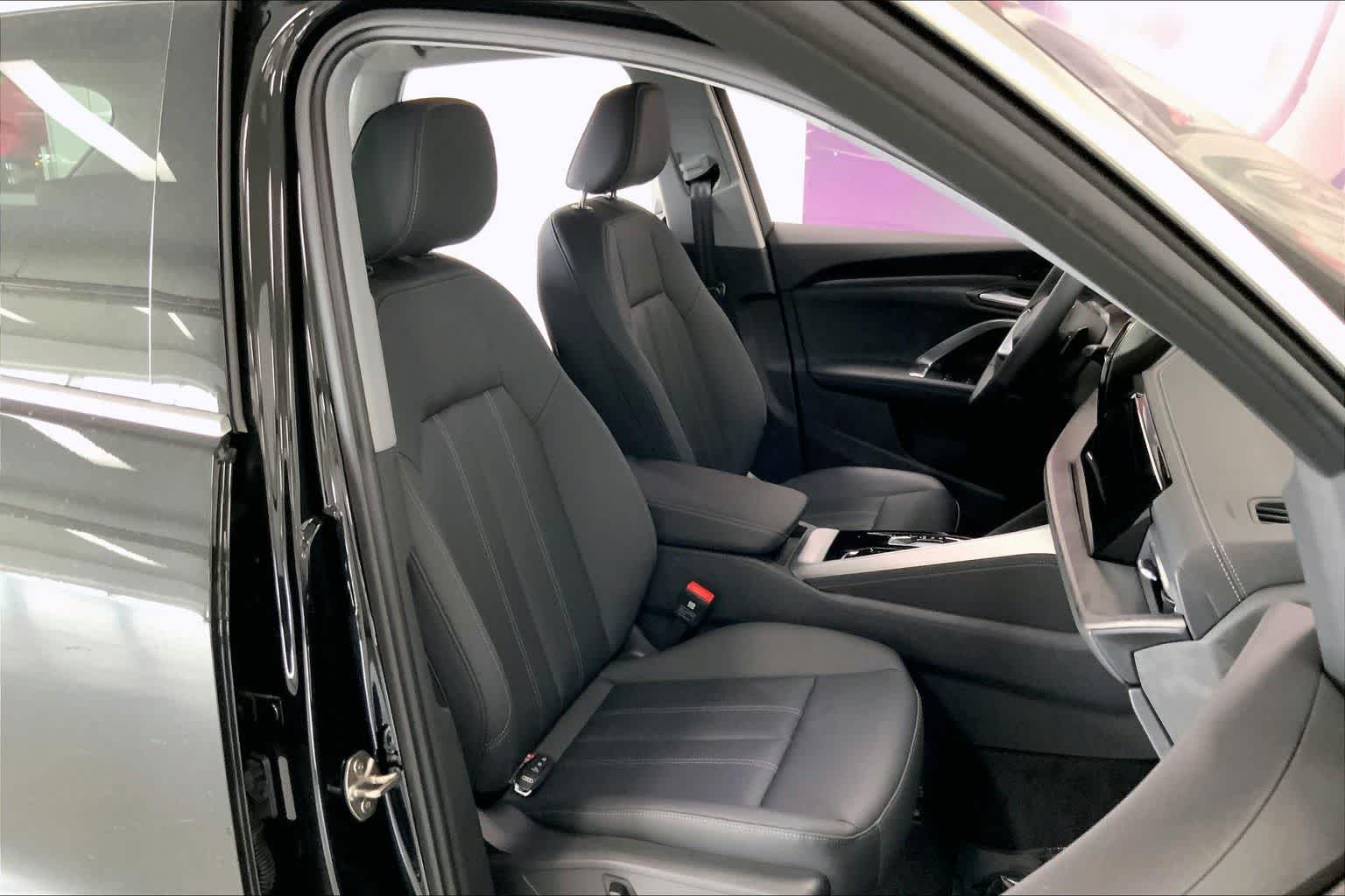 Thumbnail: 2025 Audi Q5 - 13