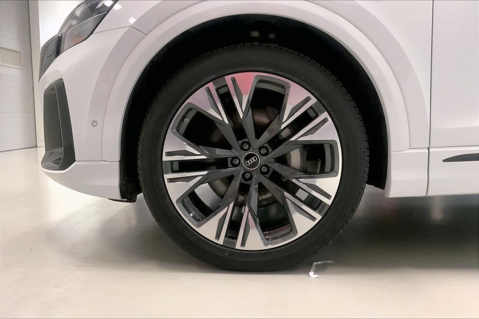 Thumbnail: 2026 Audi Q8 - 8