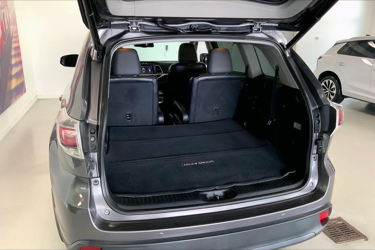 Thumbnail: 2015 Toyota Highlander - 17