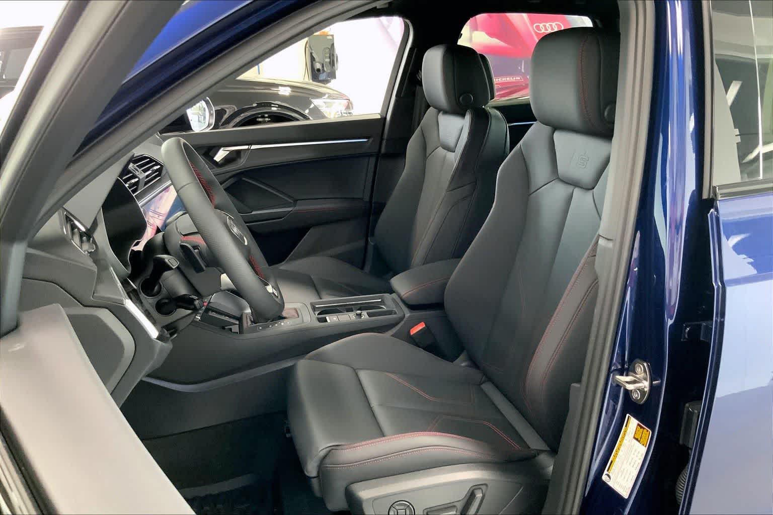 Thumbnail: 2025 Audi Q3 - 11