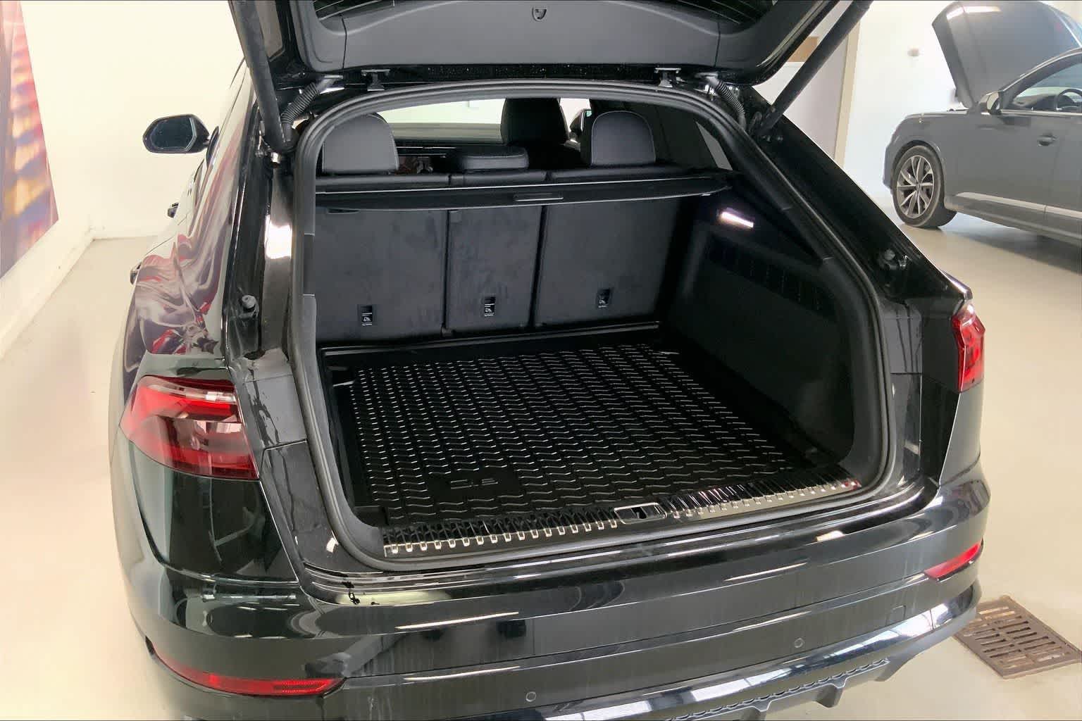 Thumbnail: 2026 Audi Q8 - 18