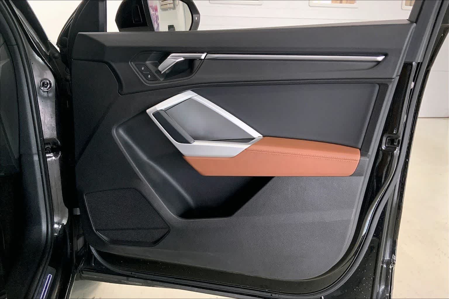 Thumbnail: 2020 Audi Q3 - 25