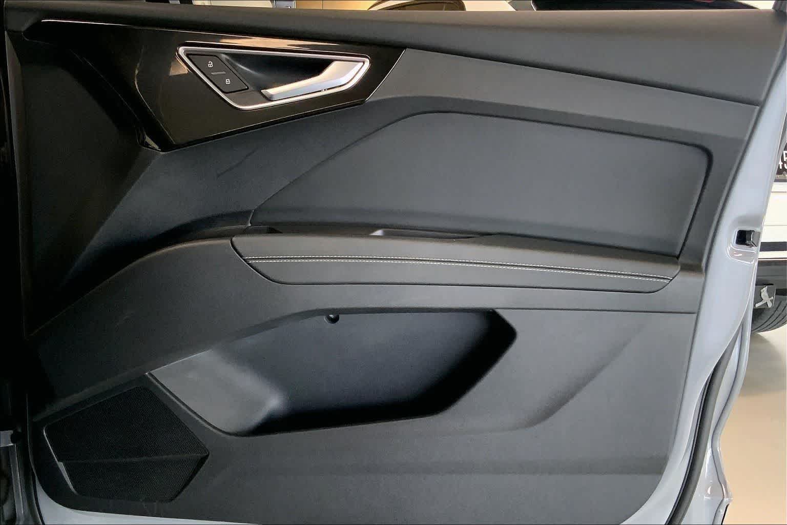 Thumbnail: 2023 Audi Q4 e-tron - 26