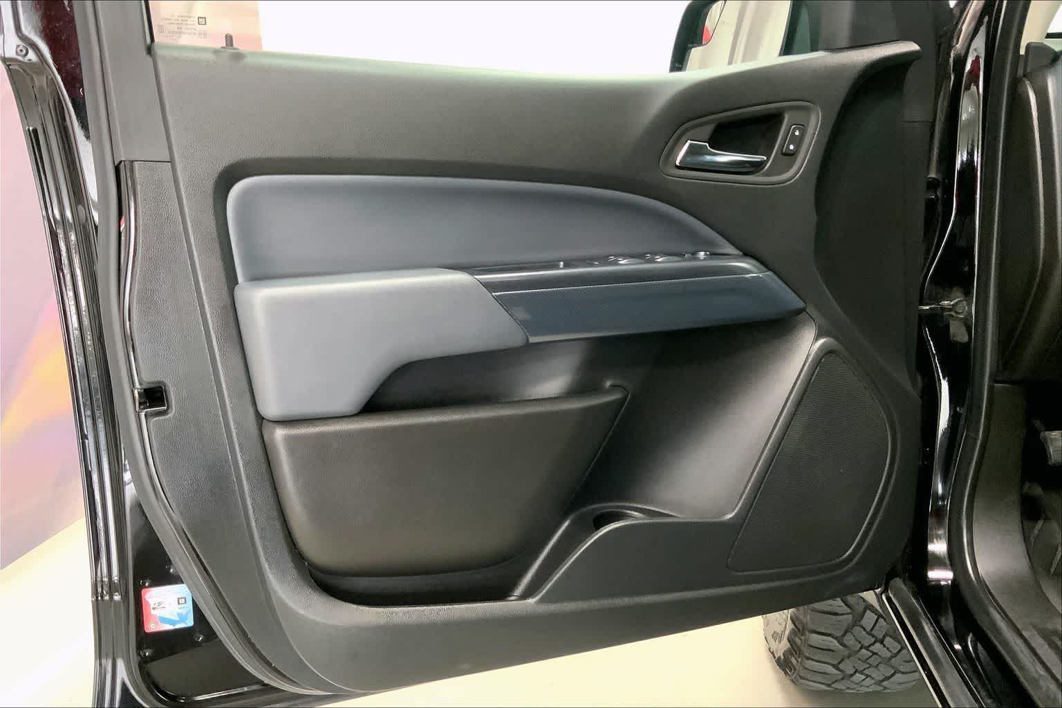 Thumbnail: 2022 Chevrolet Colorado - 27