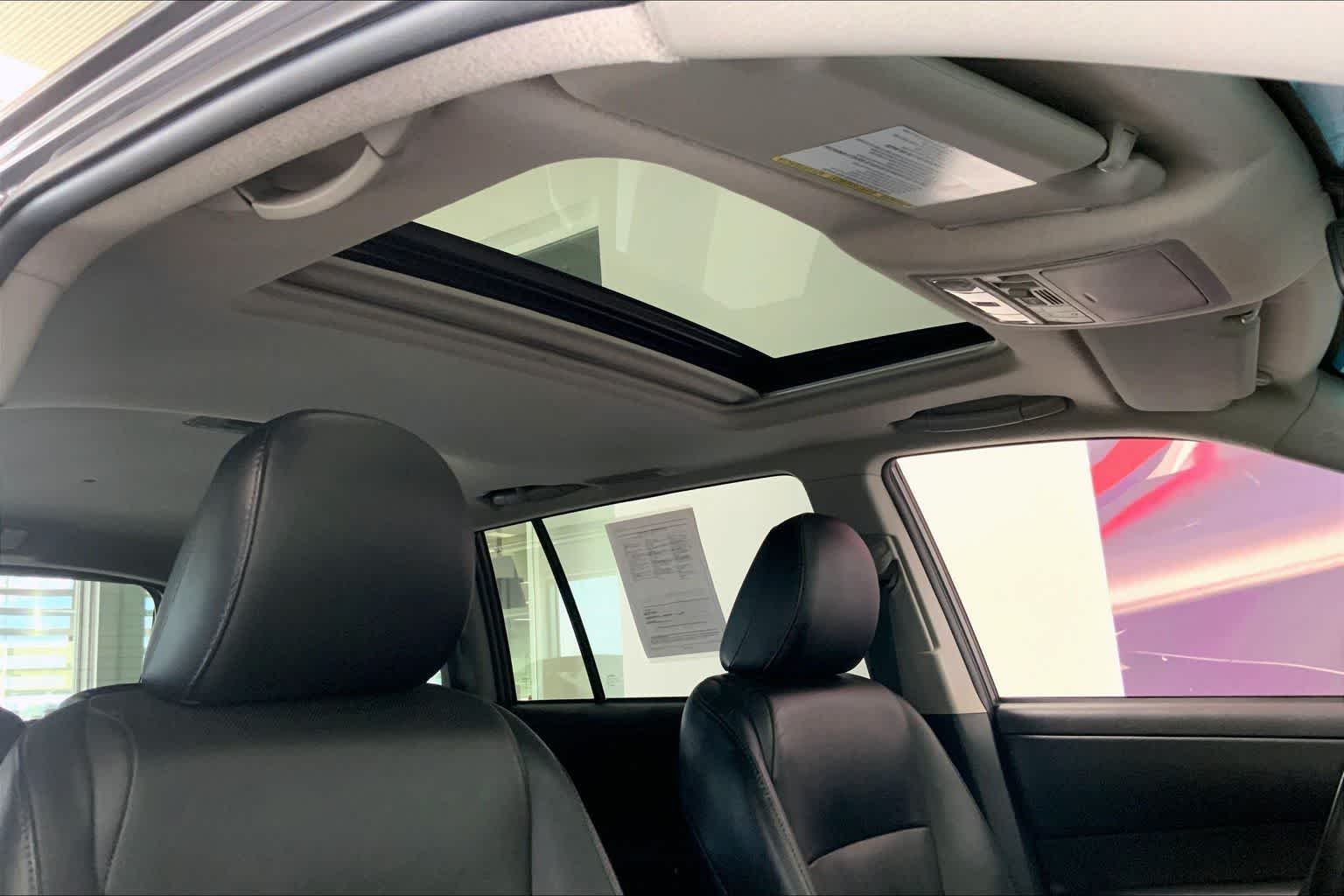 Thumbnail: 2011 Toyota Highlander - 26