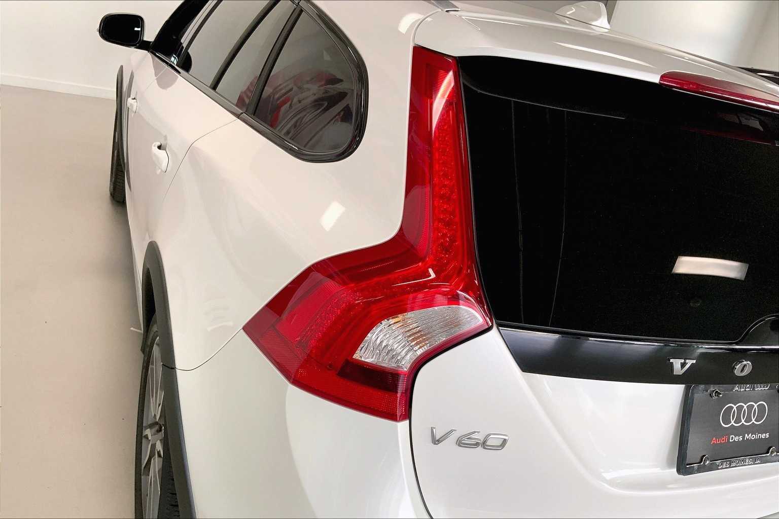Thumbnail: 2018 Volvo S60 - 30