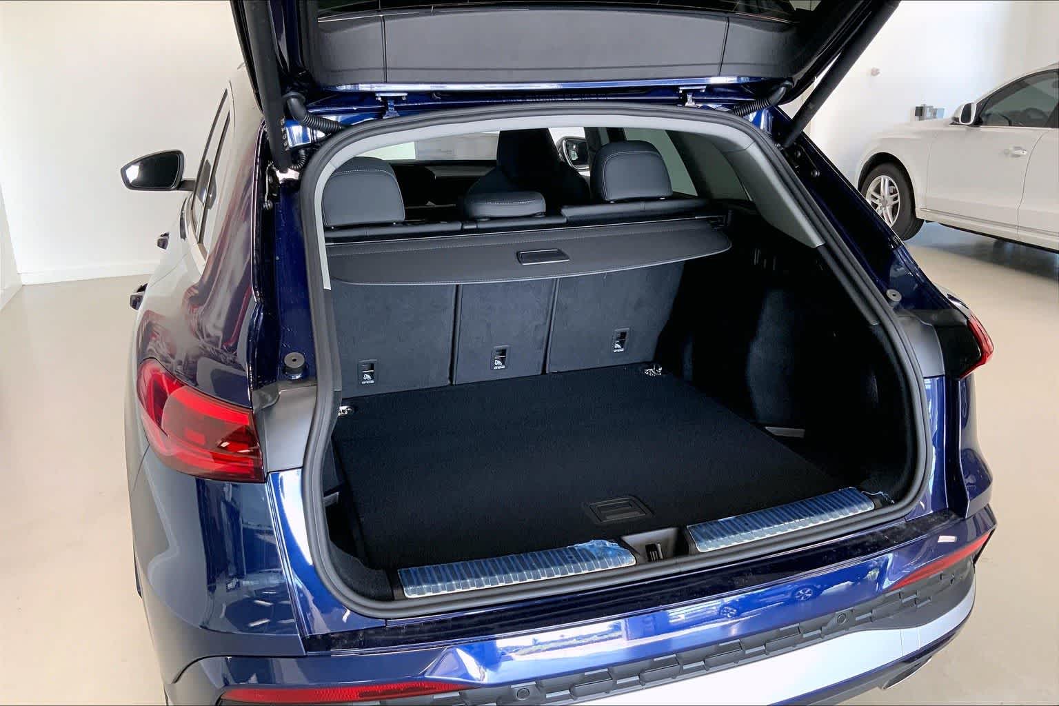 Thumbnail: 2025 Audi Q5 - 16