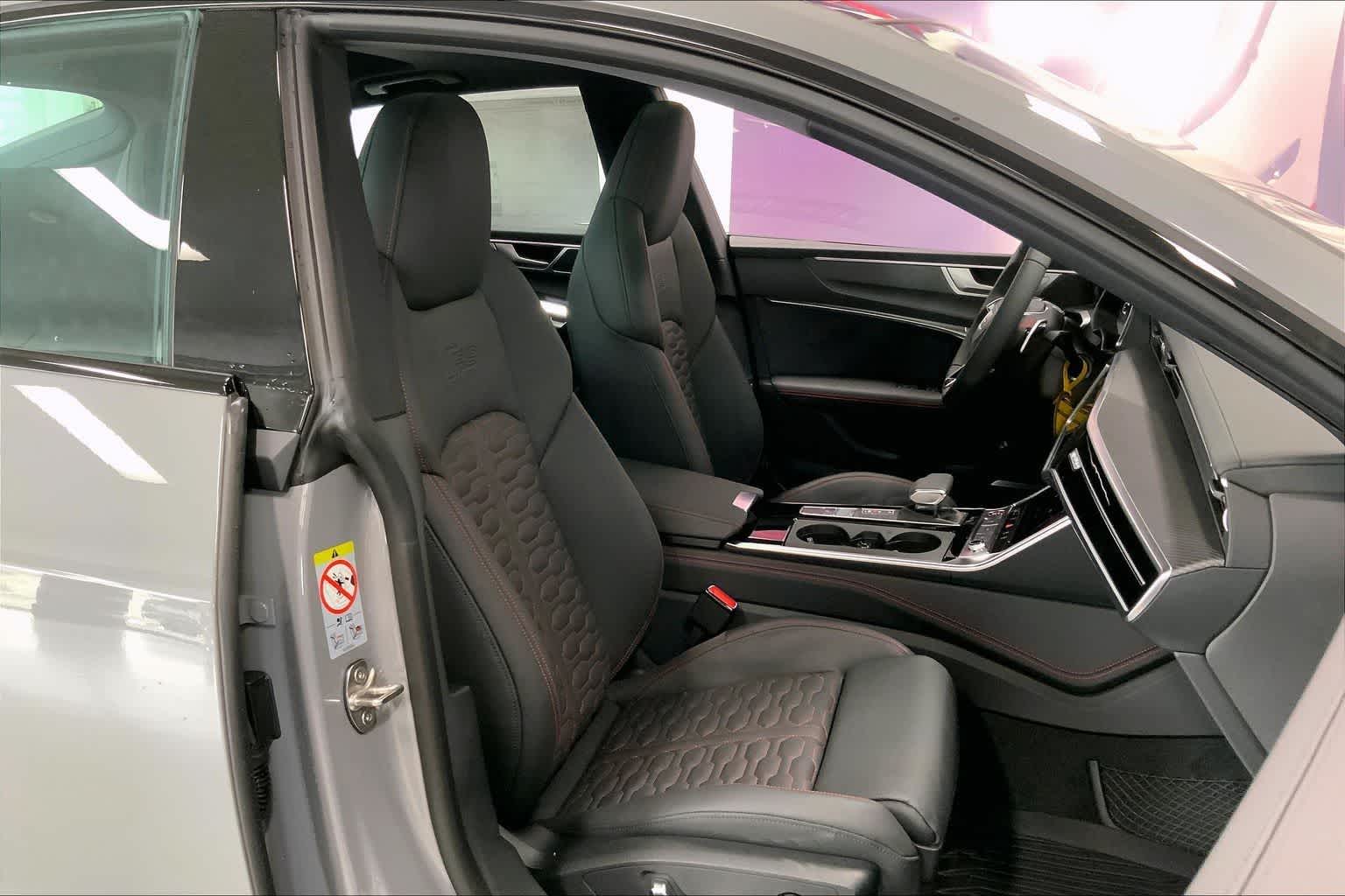 Thumbnail: 2026 Audi RS 7 - 14