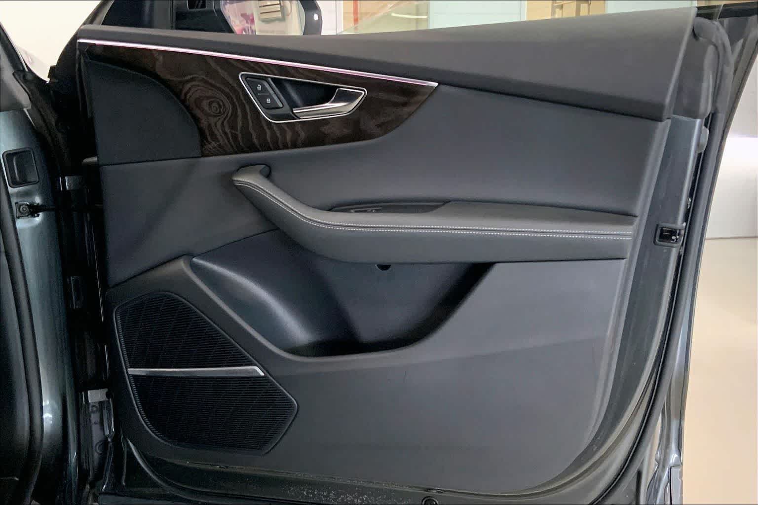 Thumbnail: 2022 Audi Q8 - 24