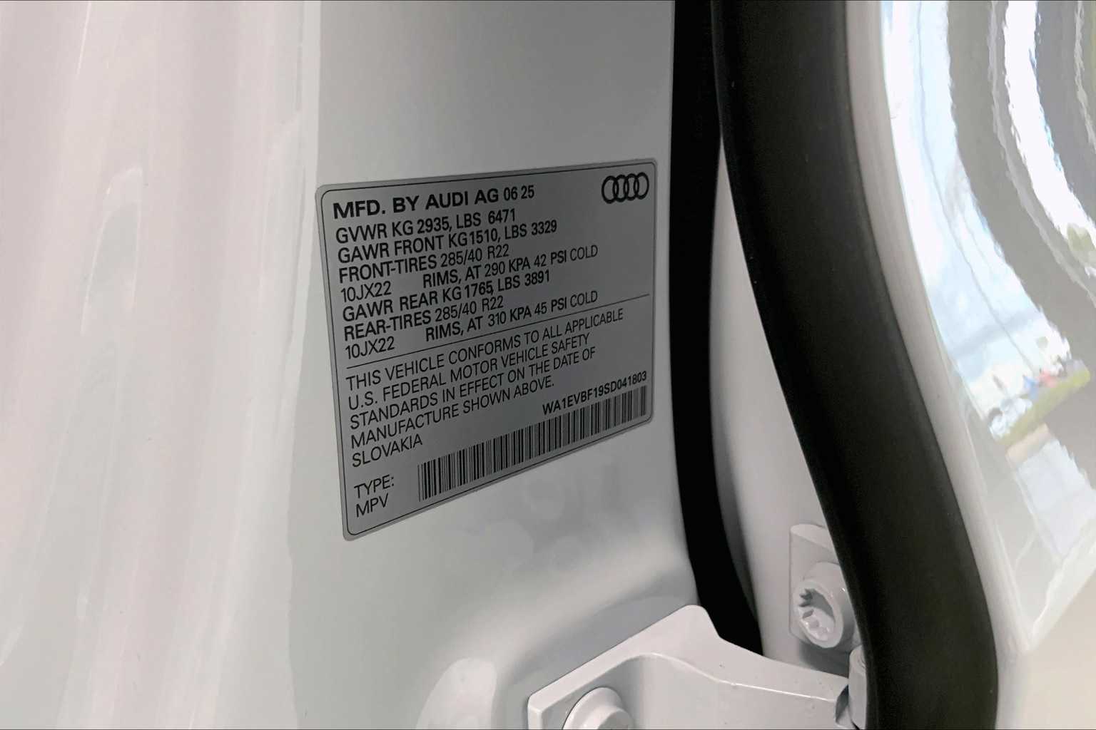 Thumbnail: 2025 Audi Q8 - 22