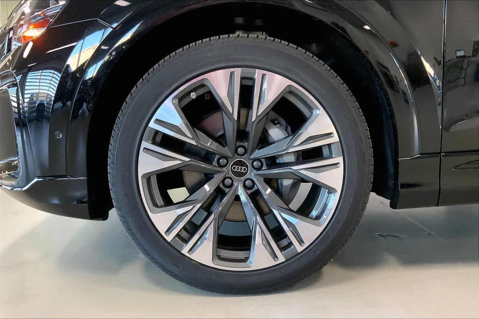 Thumbnail: 2026 Audi Q8 - 8