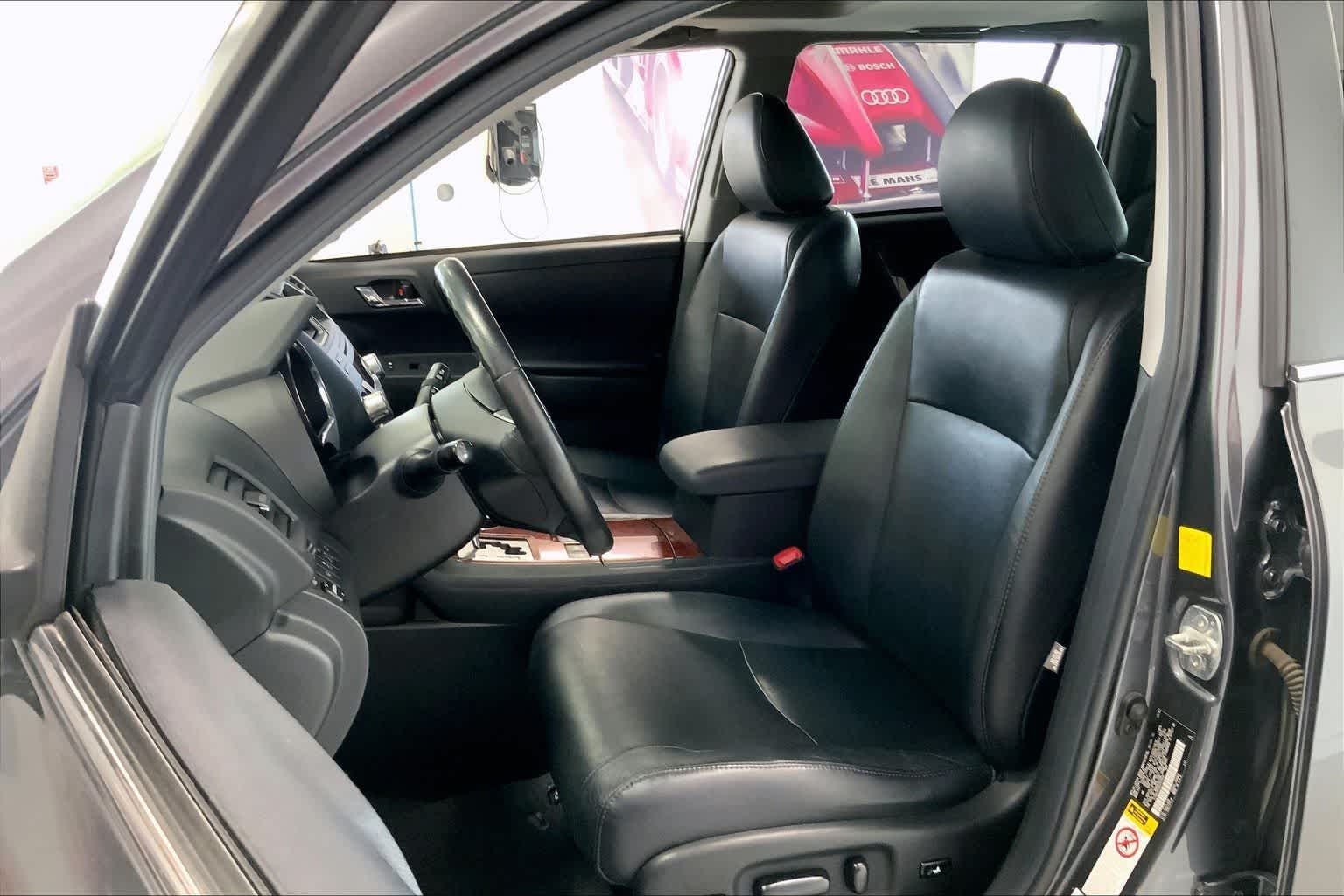 Thumbnail: 2011 Toyota Highlander - 9