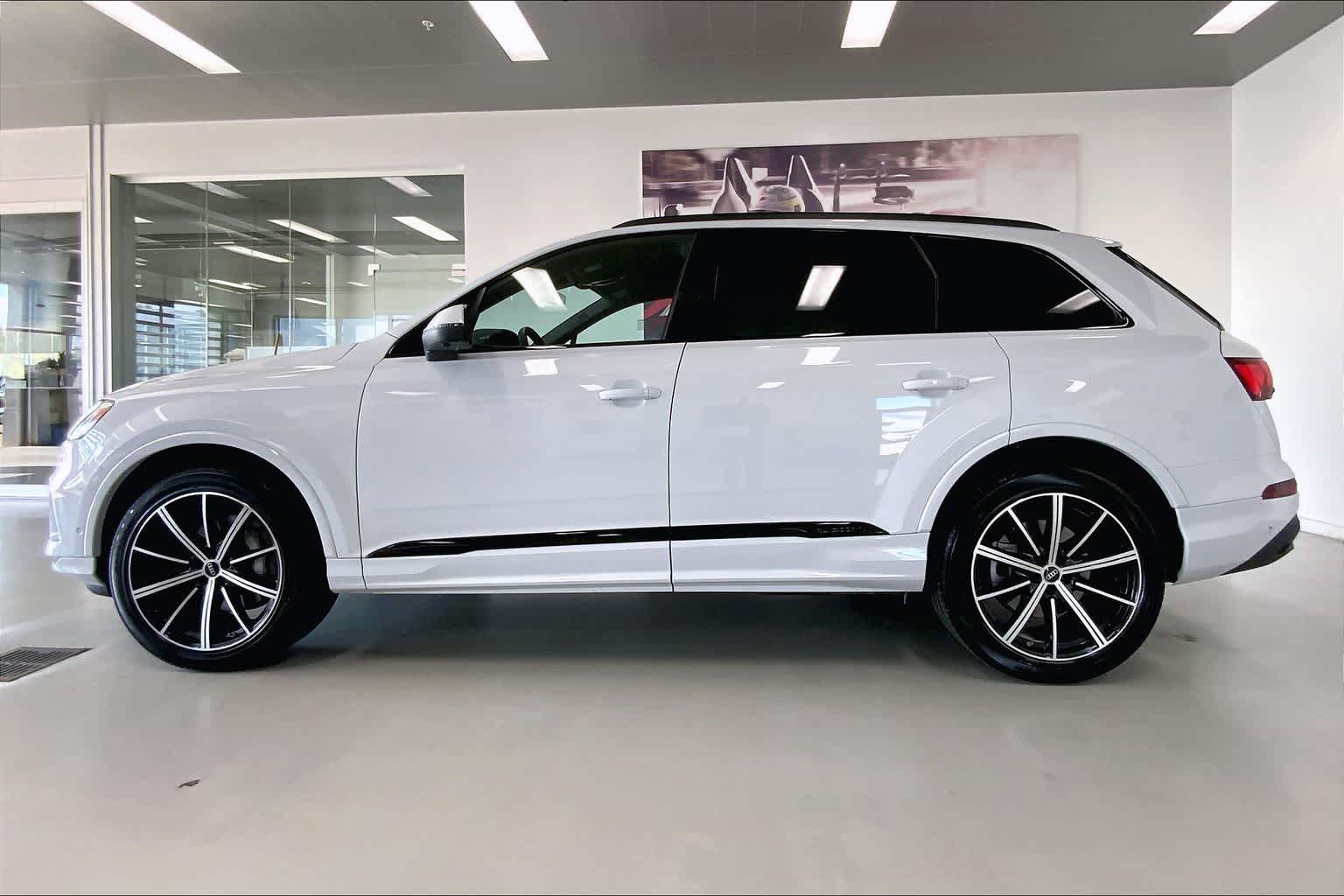 Thumbnail: 2023 Audi Q7 - 3