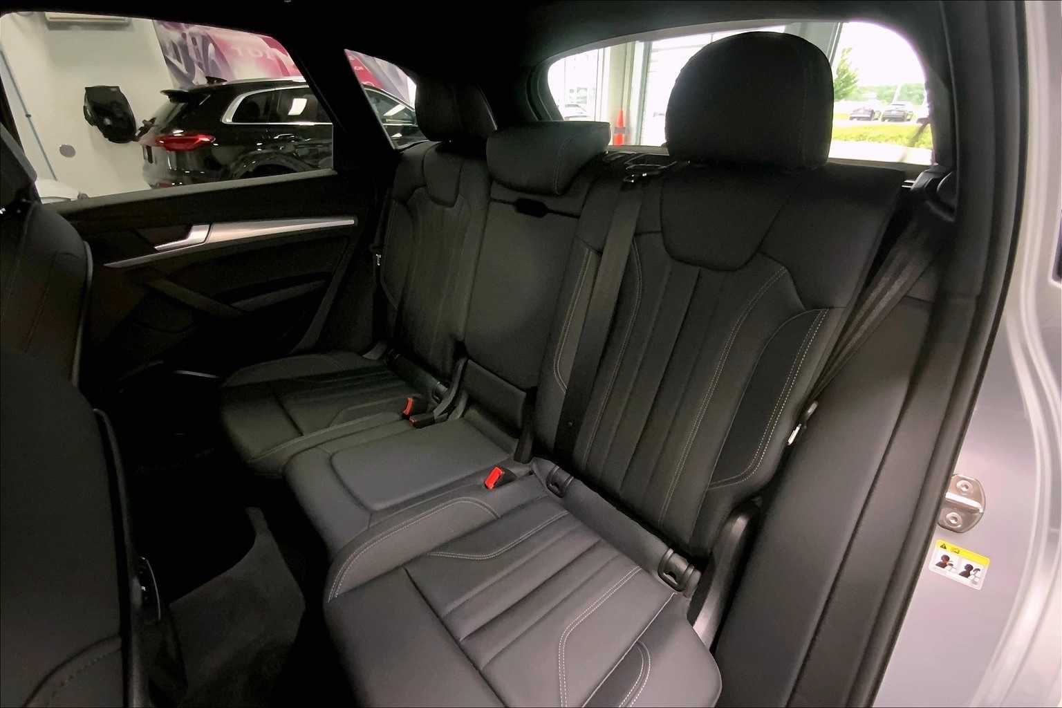 Thumbnail: 2025 Audi Q5 - 25