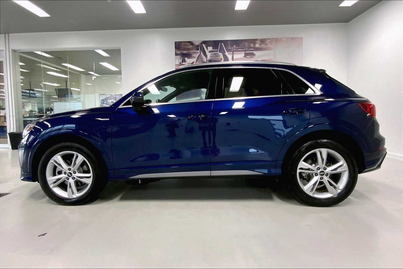 2022 Audi Q3 45 TFSI S line Premium photo 2
