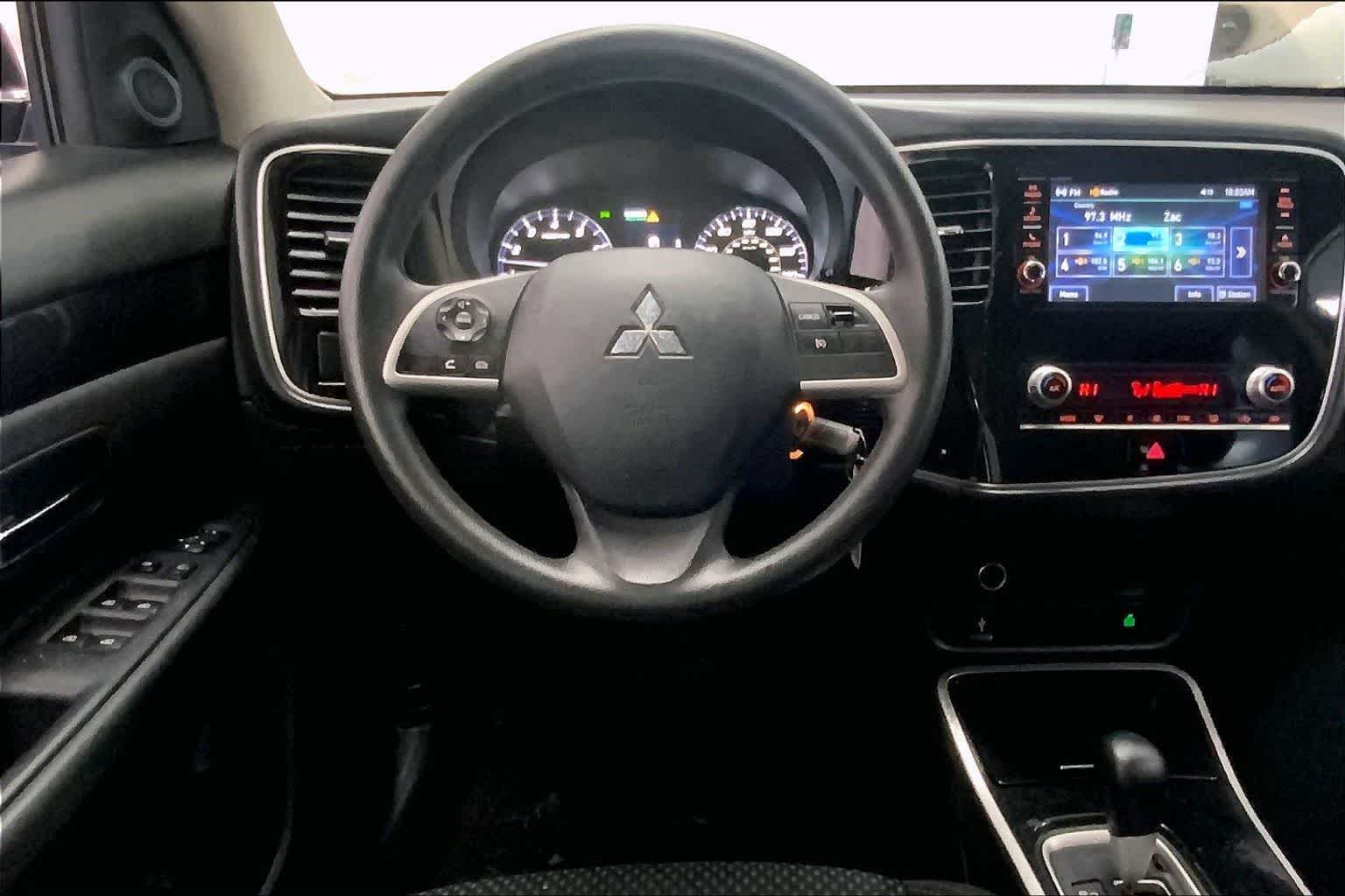 Thumbnail: 2020 Mitsubishi Outlander - 12