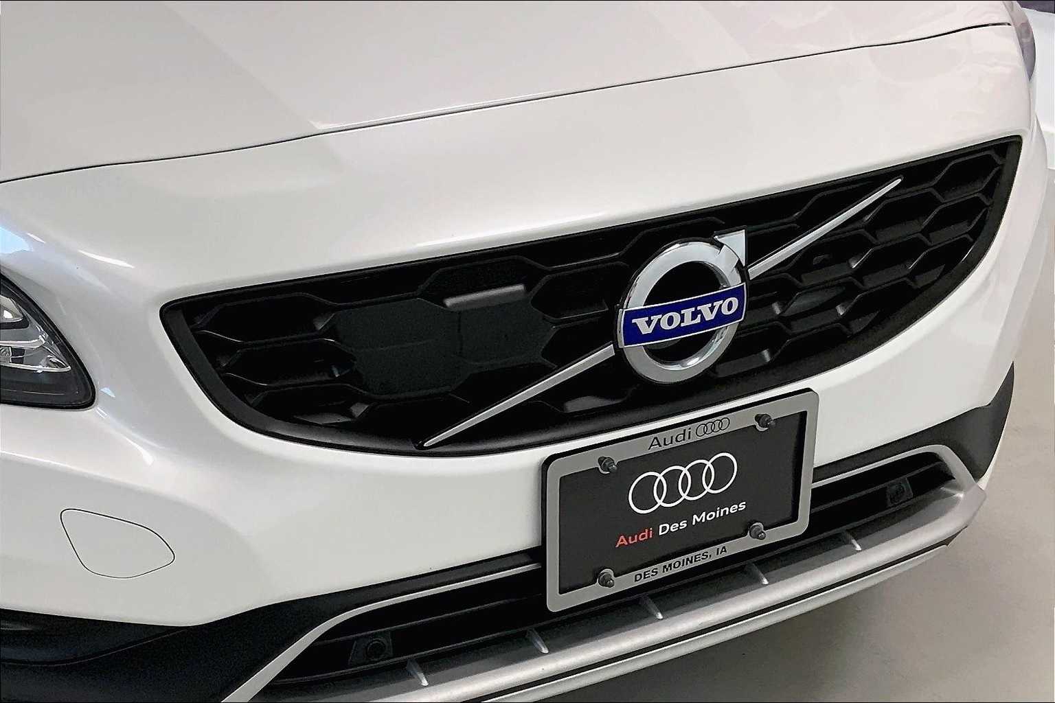 Thumbnail: 2018 Volvo S60 - 31