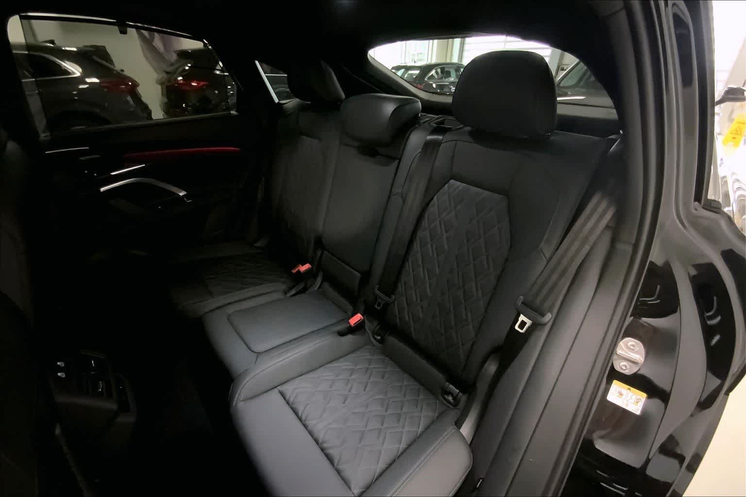 Thumbnail: 2025 Audi SQ5 - 12