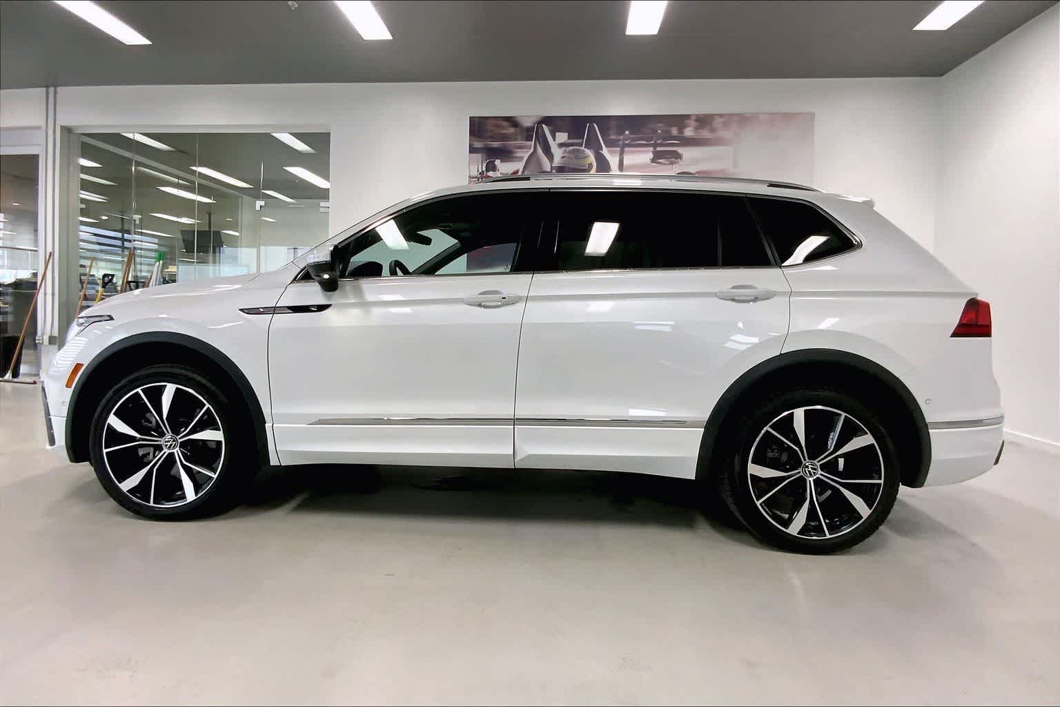 Thumbnail: 2022 Volkswagen Tiguan - 3