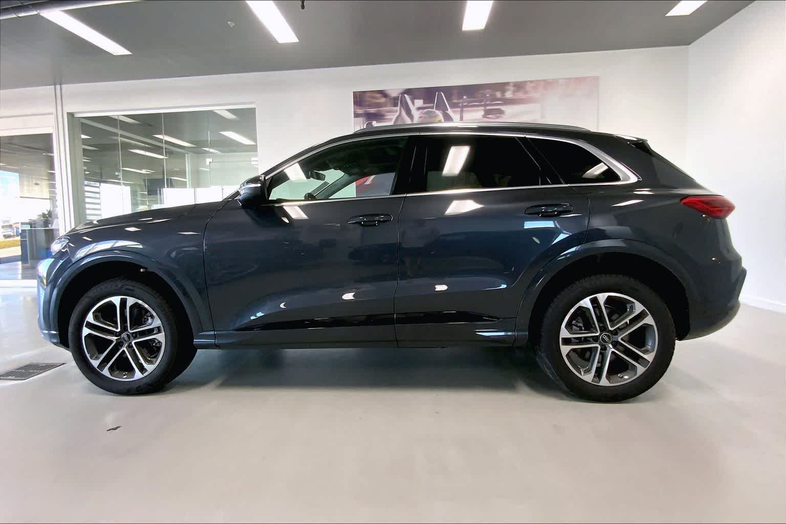 Thumbnail: 2025 Audi Q5 - 3