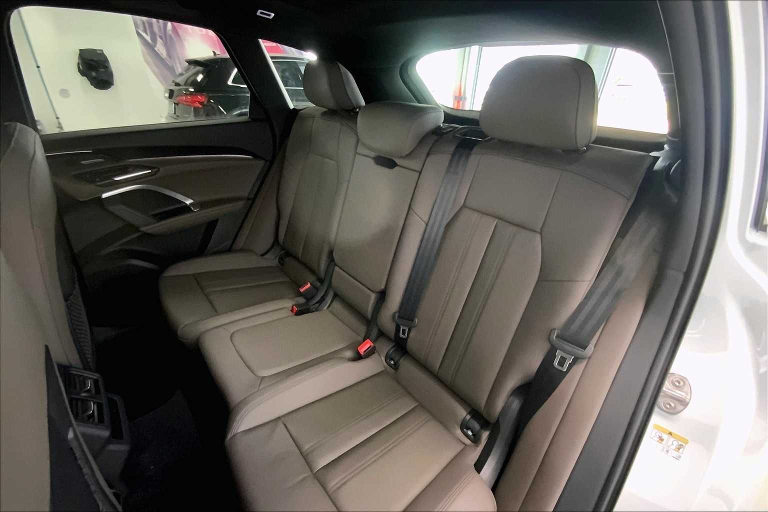 Thumbnail: 2025 Audi Q5 - 11