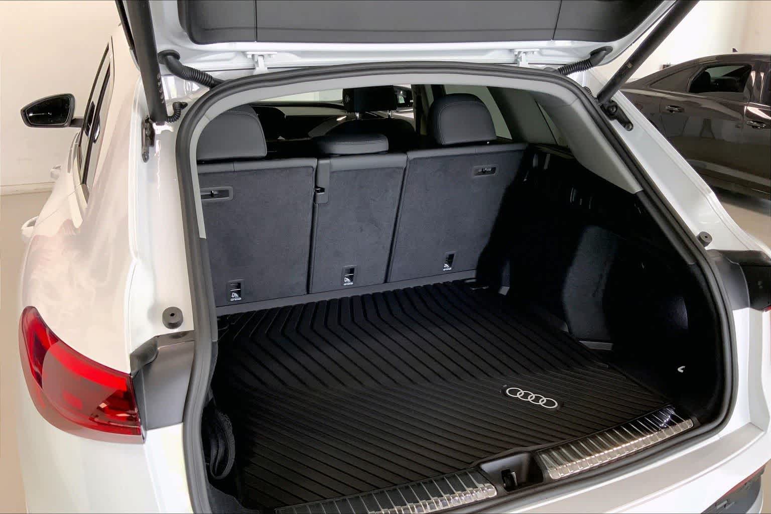 Thumbnail: 2025 Audi Q5 - 18