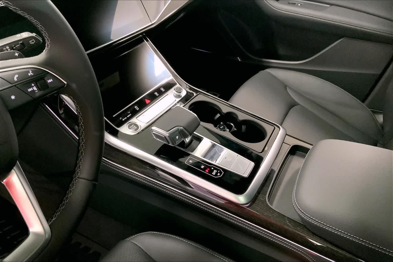 Thumbnail: 2026 Audi Q8 - 16