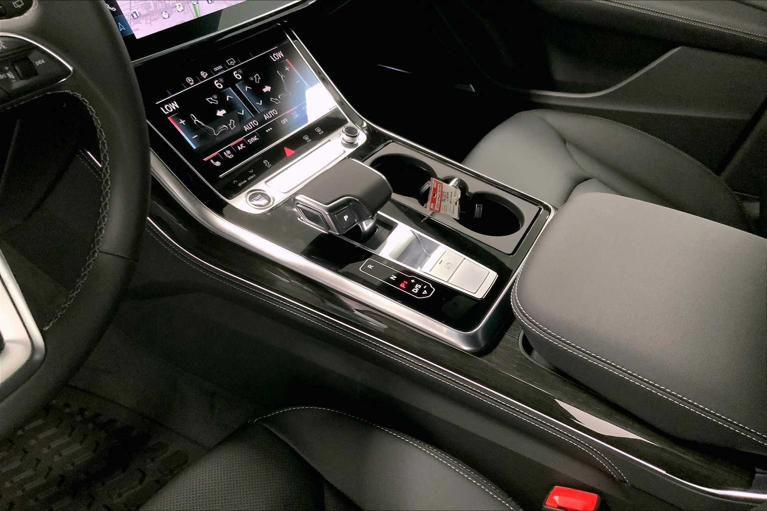 Thumbnail: 2025 Audi Q8 - 17