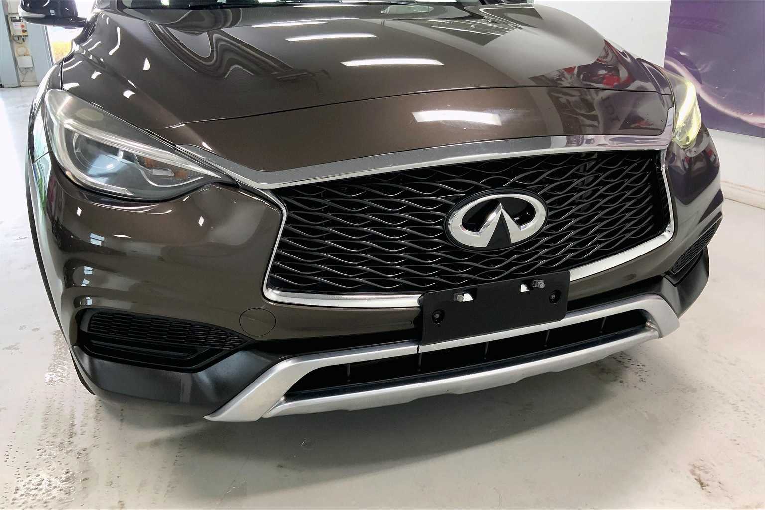 Thumbnail: 2017 INFINITI QX30 - 30
