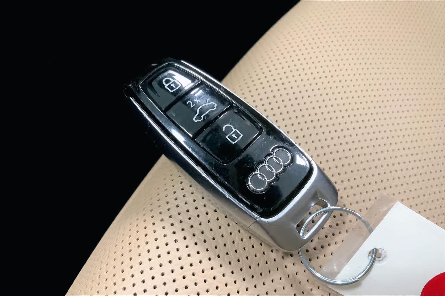 Thumbnail: 2023 Audi Q8 - 16